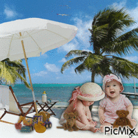 Bébé à la plage - GIF animé gratuit