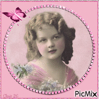 Vintage portrait of a young girl. анимиран GIF