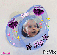 emy ma petite fille 1 an l - Free animated GIF