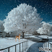 Deer Under The Snowy Tree アニメーションGIF