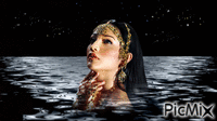 WOMAN IN THE WATER - GIF animate gratis