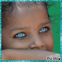 Cheveux noirs, yeux bleus. - GIF animado gratis