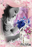 Bambina con fiori blu