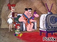 Fred, Wilma, Dino, Pebbles and Inch watching television Gif Animado
