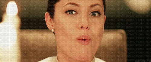 Angelina Jolie - GIF animé gratuit