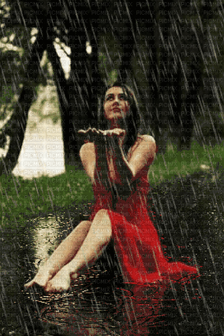 maj gif femme pluie - Gratis animerad GIF