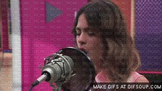 Tini chante - 免费动画 GIF