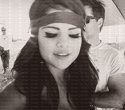 Voici Selena aux yeux noir !Tatatata!!! - GIF animasi gratis