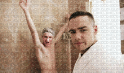 Niall xD sous la douche - GIF animé gratuit