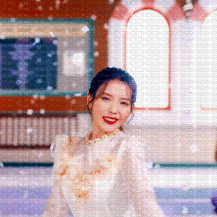IU (Lee Ji Eun) - GIF animado grátis