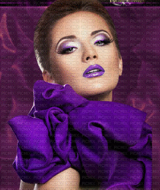 femme violette - GIF animado grátis