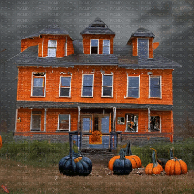 Orange Haunted House with Storm - GIF animado gratis