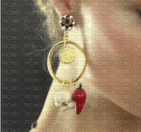 woman wearing long earrings - GIF animé gratuit
